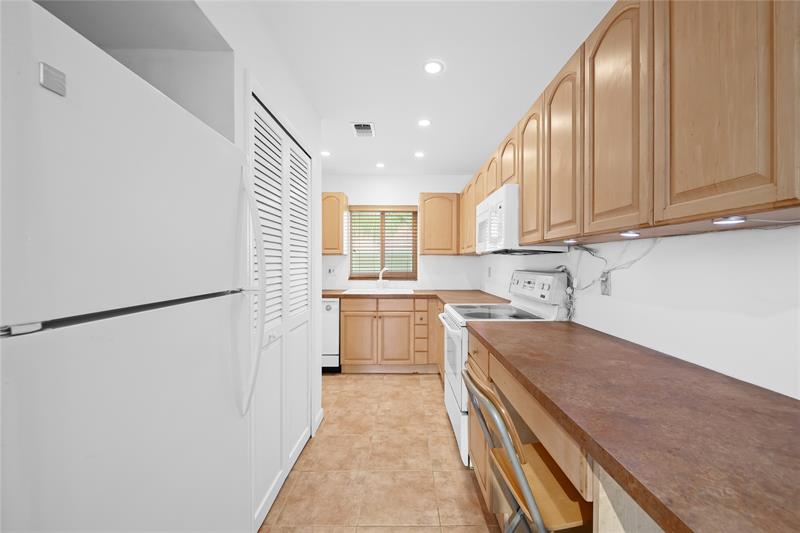 Image 5 of 32 For 2501 Ocean Blvd  301