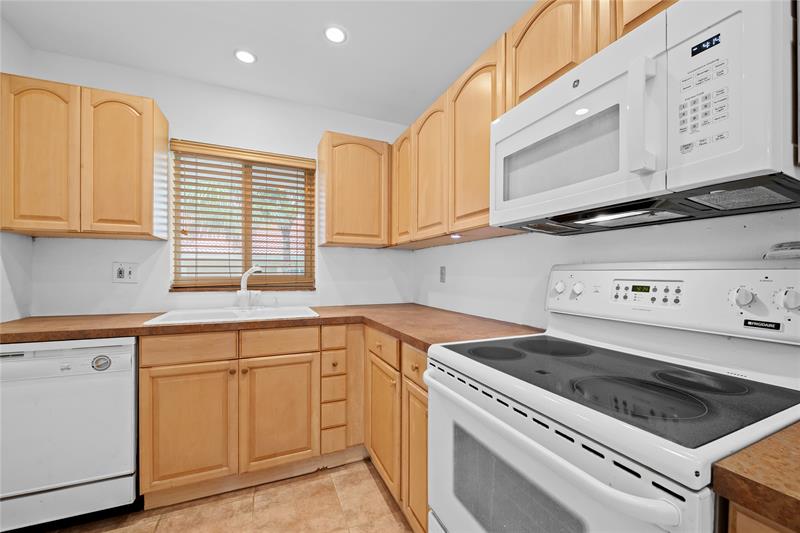 Image 6 of 32 For 2501 Ocean Blvd  301