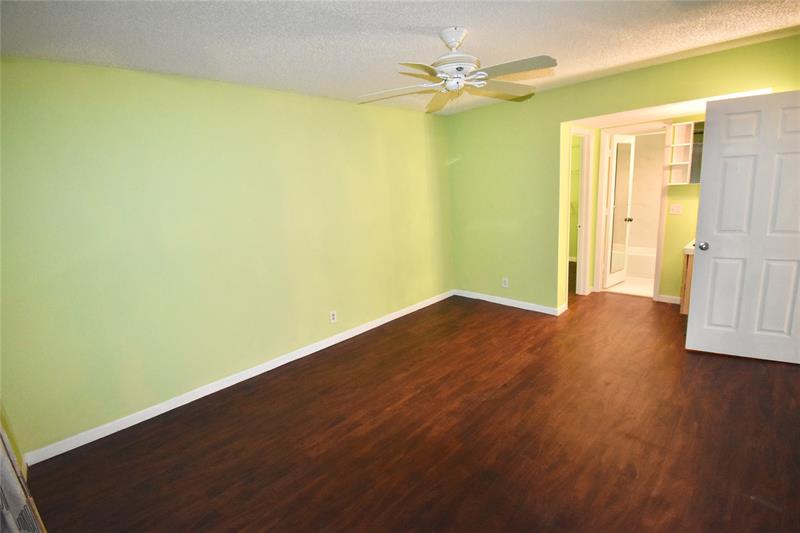 Image 16 of 27 For 700 2nd Ave  416