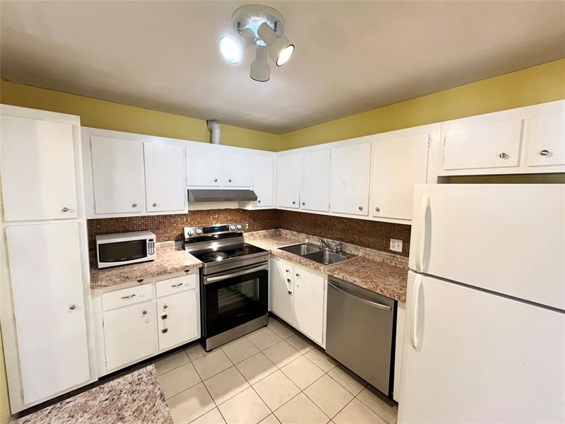 Image 3 of 27 For 700 2nd Ave  416