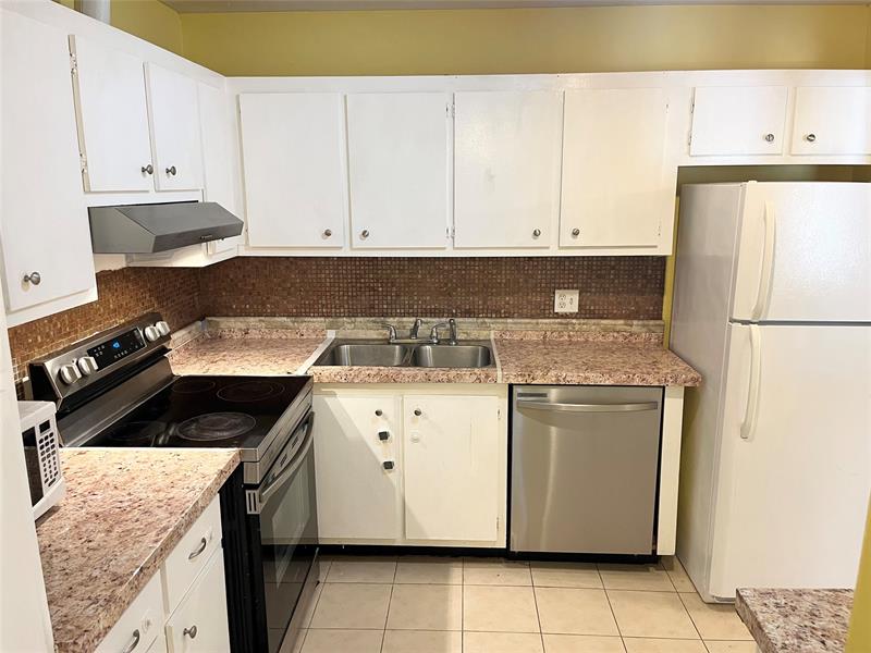 Image 4 of 27 For 700 2nd Ave  416