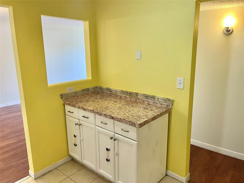 Image 5 of 27 For 700 2nd Ave  416