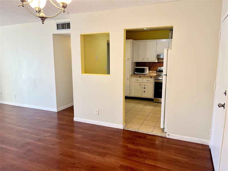 Image 9 of 27 For 700 2nd Ave  416