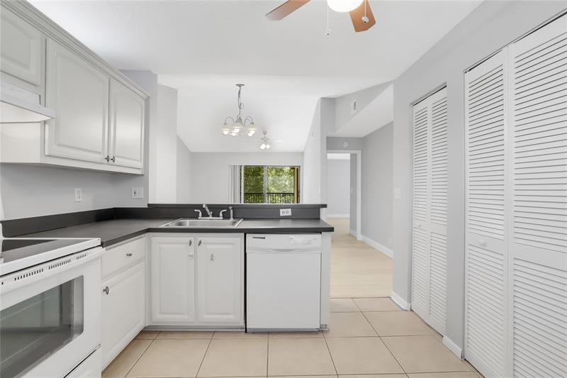 Image 13 of 25 For 10131 Sunrise Blvd  306