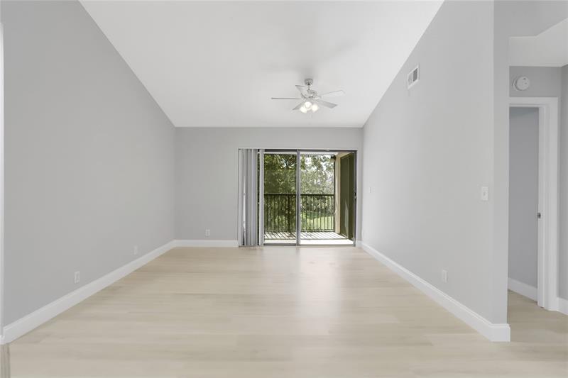 Image 7 of 25 For 10131 Sunrise Blvd  306