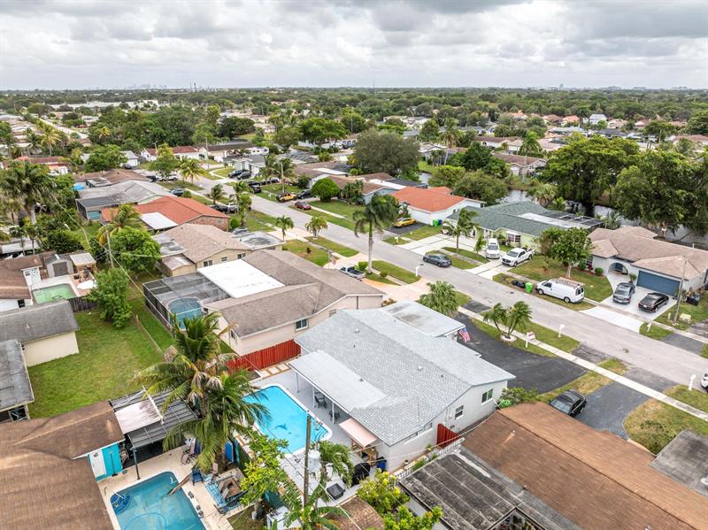 Image 10 of 36 For 9511 21st Mnr