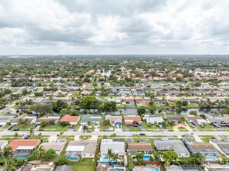 Image 11 of 36 For 9511 21st Mnr