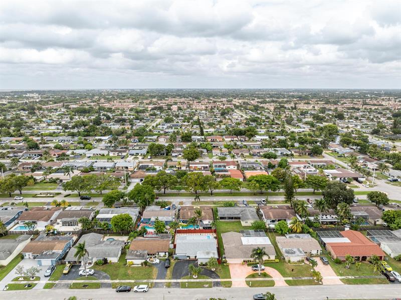 Image 12 of 36 For 9511 21st Mnr