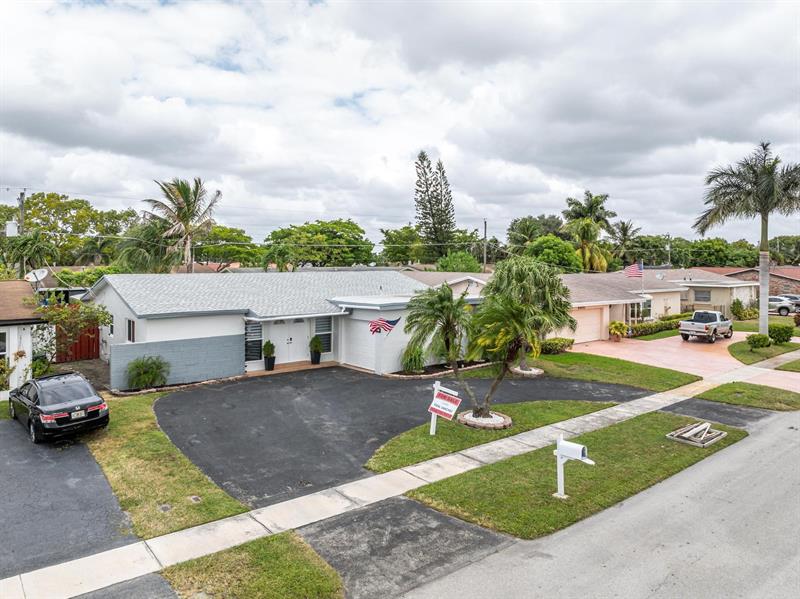 Image 3 of 36 For 9511 21st Mnr