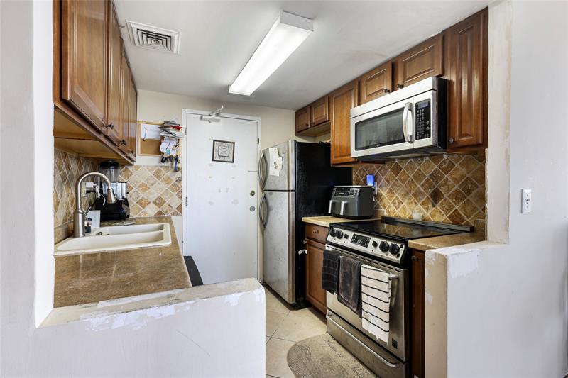 Image 14 of 27 For 1720 Harrison St  10a