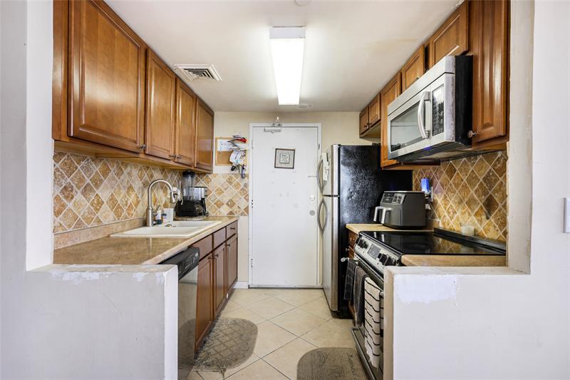 Image 15 of 27 For 1720 Harrison St  10a