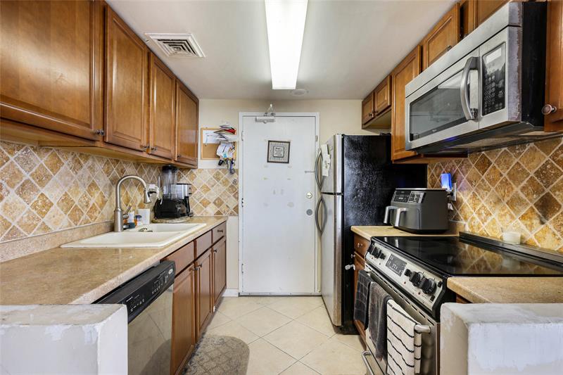 Image 16 of 27 For 1720 Harrison St  10a