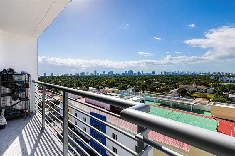 Image 21 of 27 For 1720 Harrison St  10a