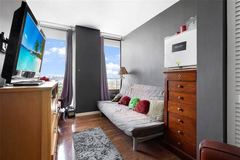 Image 3 of 27 For 1720 Harrison St  10a