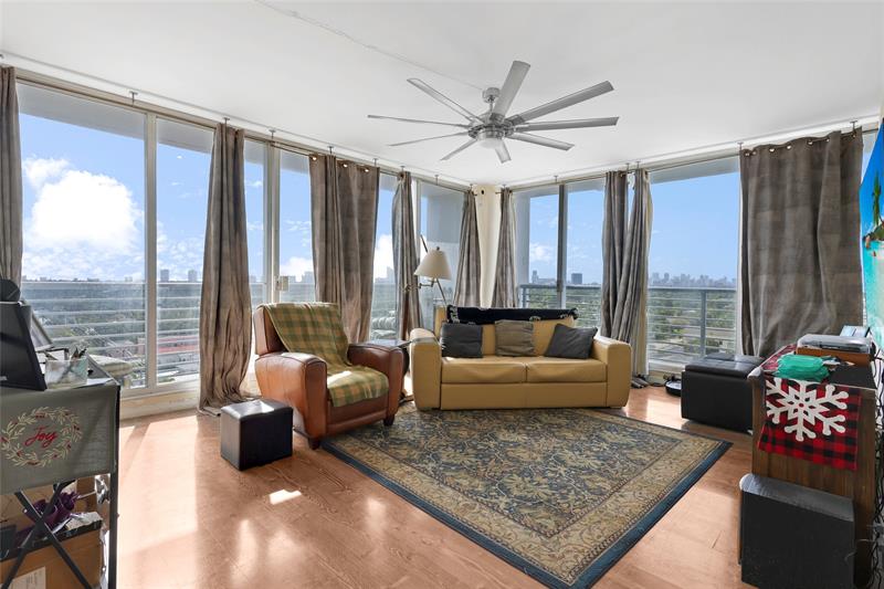 Image 5 of 27 For 1720 Harrison St  10a