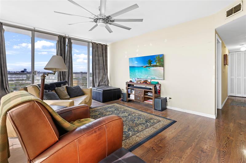 Image 6 of 27 For 1720 Harrison St  10a