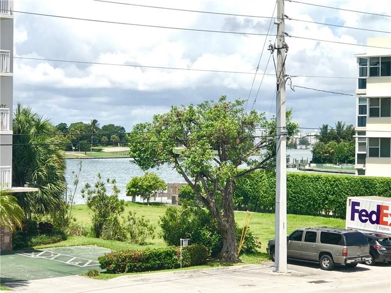 Image 3 of 4 For 9271 Bay Harbor Dr  11