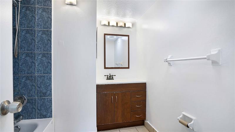 Image 15 of 31 For 3111 Oakland Shores Dr  F108