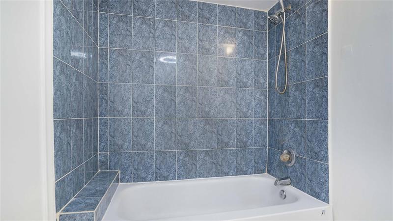 Image 16 of 31 For 3111 Oakland Shores Dr  F108