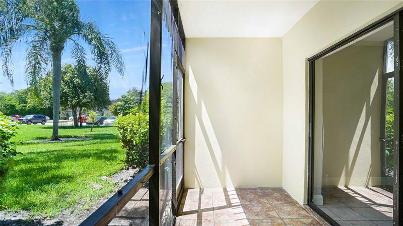 Image 20 of 31 For 3111 Oakland Shores Dr  F108