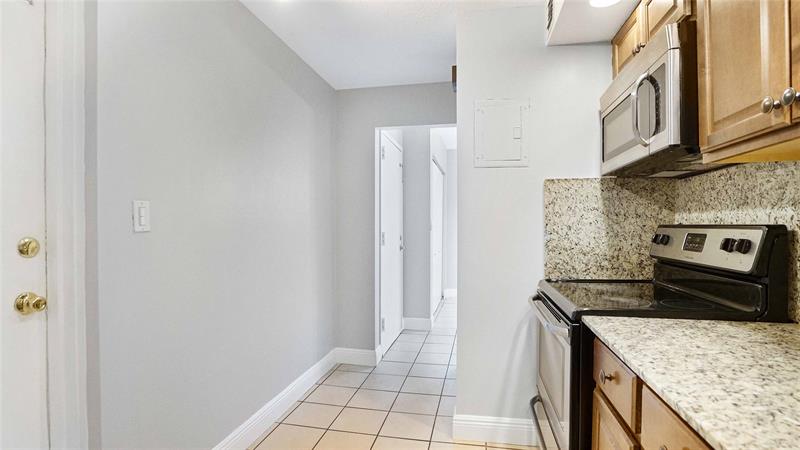 Image 5 of 31 For 3111 Oakland Shores Dr  F108