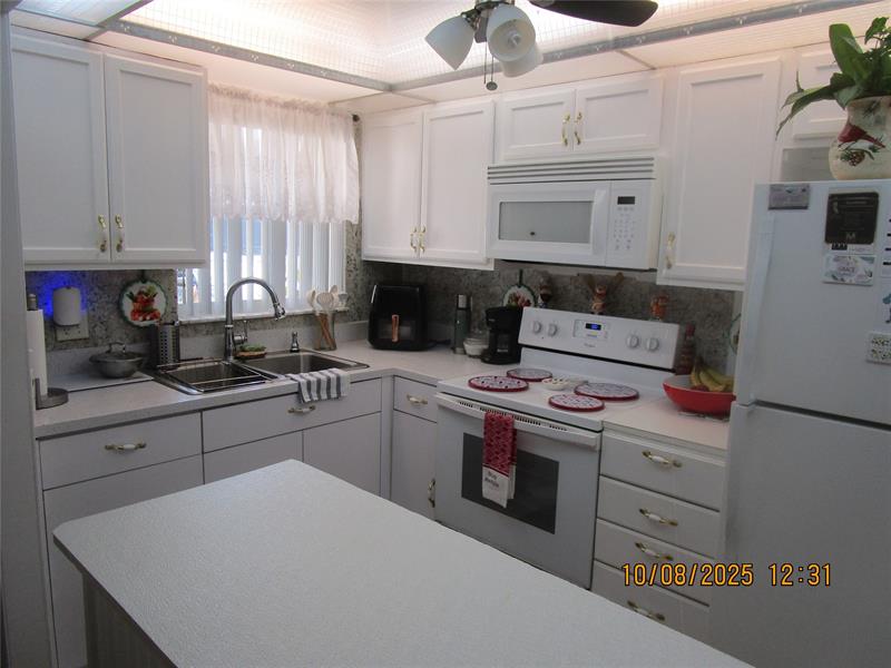 Details for 8841 Sunrise Lakes Blvd  112, Sunrise, FL 33322