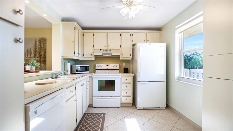 Image 17 of 41 For 441 3rd St  201