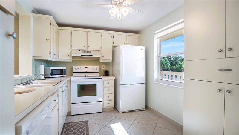 Image 18 of 41 For 441 3rd St  201