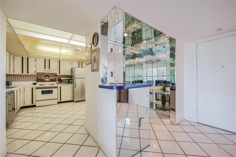 Image 10 of 51 For 3910 Inverrary Blvd  805-b