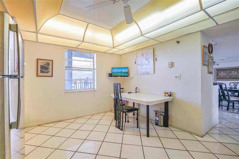 Image 12 of 51 For 3910 Inverrary Blvd  805-b