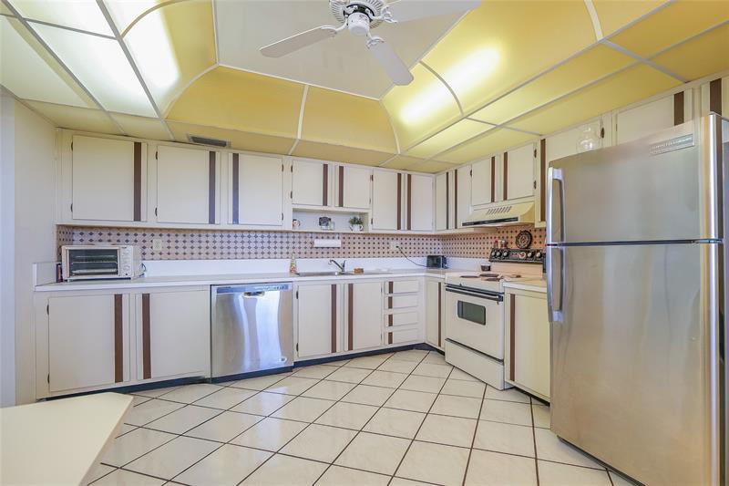 Image 13 of 51 For 3910 Inverrary Blvd  805-b