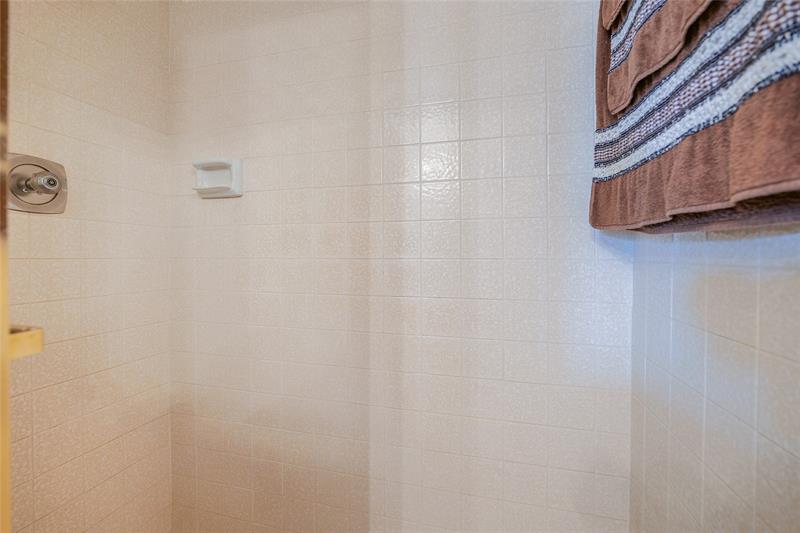 Image 19 of 51 For 3910 Inverrary Blvd  805-b