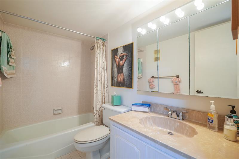 Image 22 of 51 For 3910 Inverrary Blvd  805-b