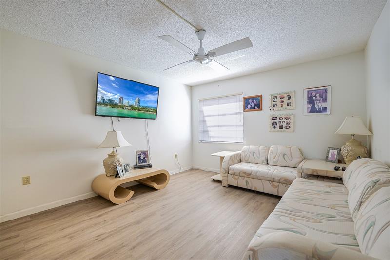 Image 23 of 51 For 3910 Inverrary Blvd  805-b