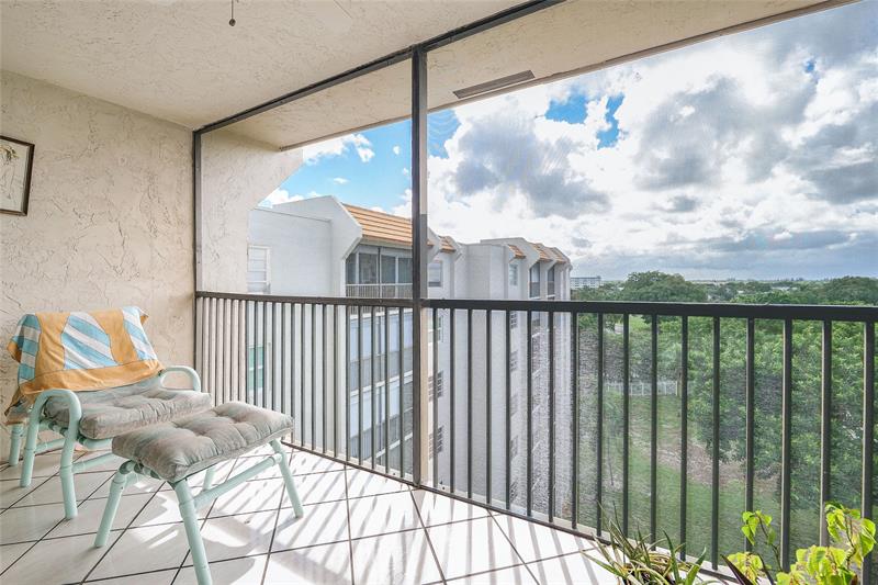 Image 3 of 51 For 3910 Inverrary Blvd  805-b