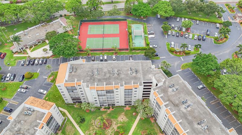 Image 30 of 51 For 3910 Inverrary Blvd  805-b