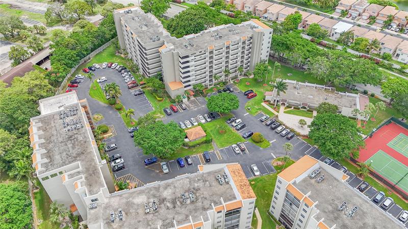 Image 31 of 51 For 3910 Inverrary Blvd  805-b