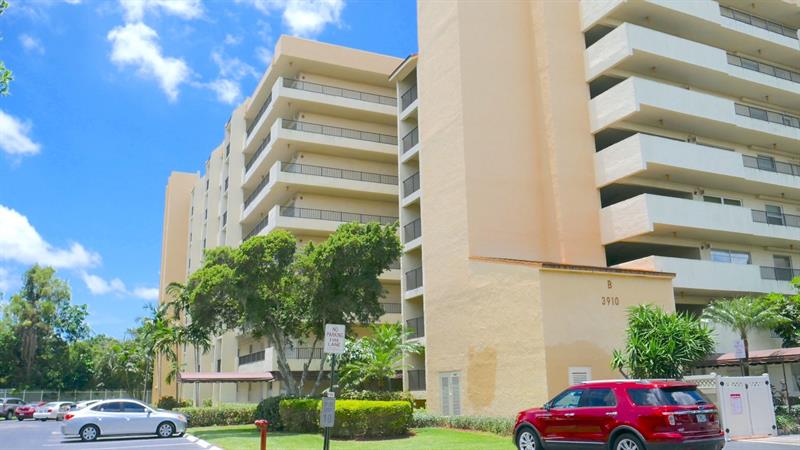 Image 42 of 51 For 3910 Inverrary Blvd  805-b