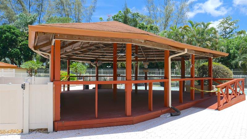 Image 43 of 51 For 3910 Inverrary Blvd  805-b