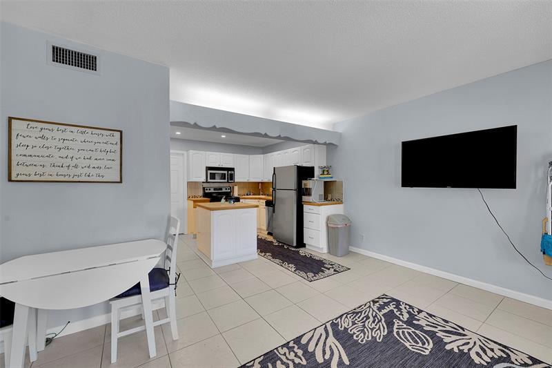 Image 10 of 22 For 4627 Bougainvilla Dr  1a