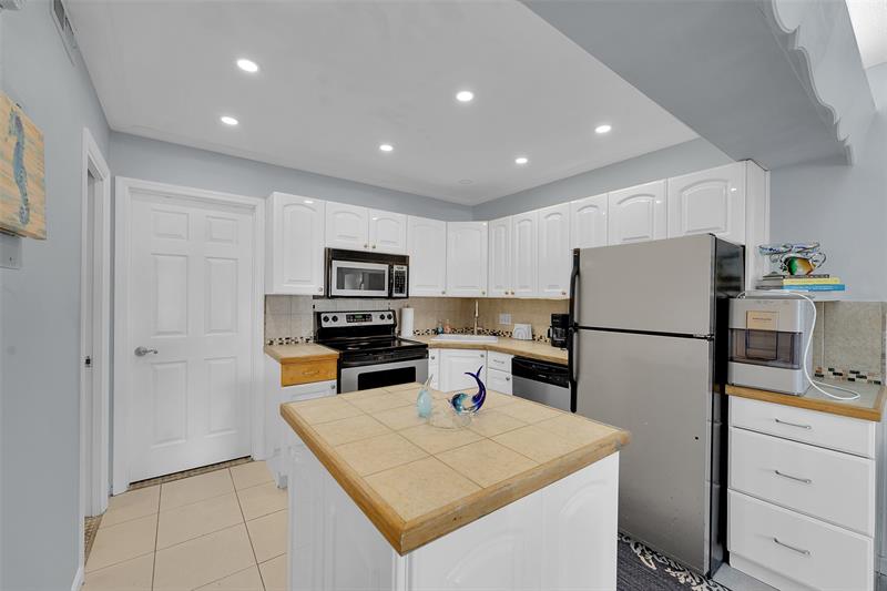 Image 12 of 22 For 4627 Bougainvilla Dr  1a