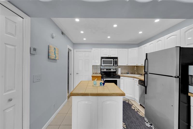 Image 14 of 22 For 4627 Bougainvilla Dr  1a