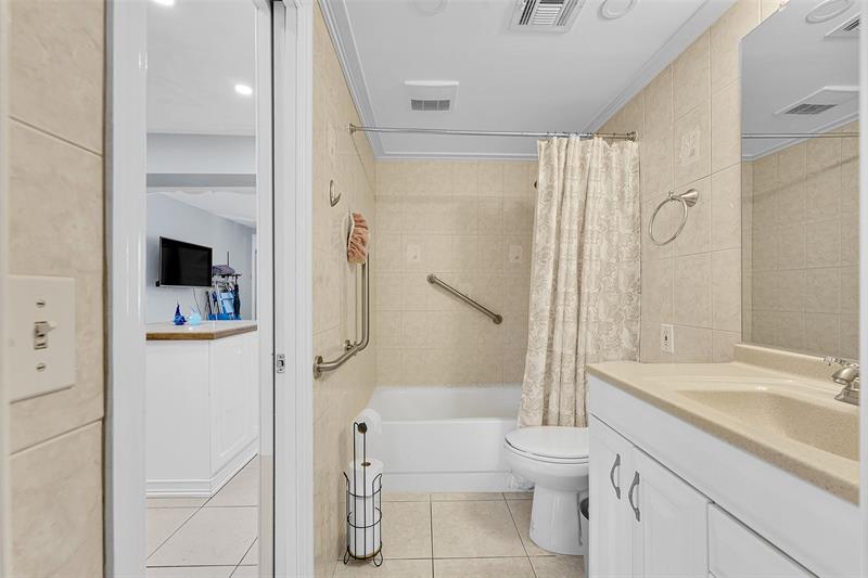 Image 20 of 22 For 4627 Bougainvilla Dr  1a