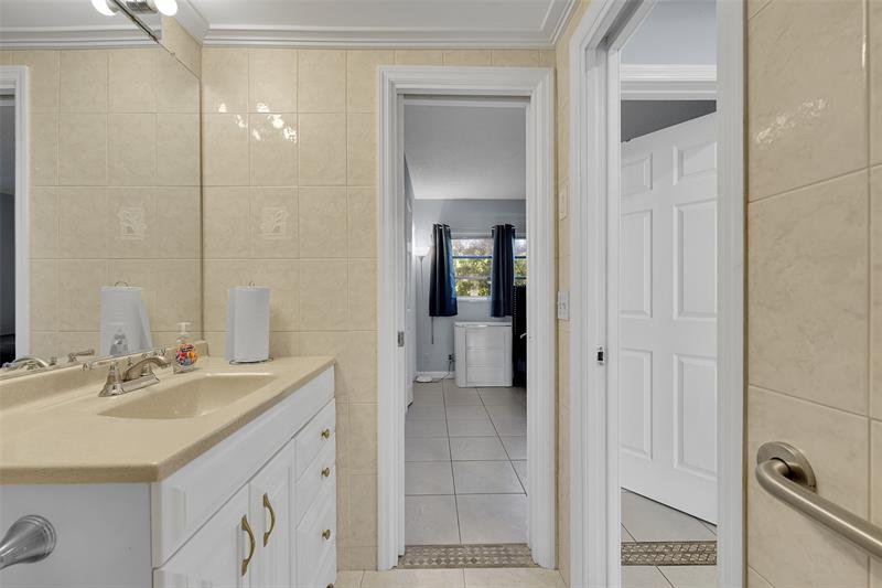 Image 21 of 22 For 4627 Bougainvilla Dr  1a