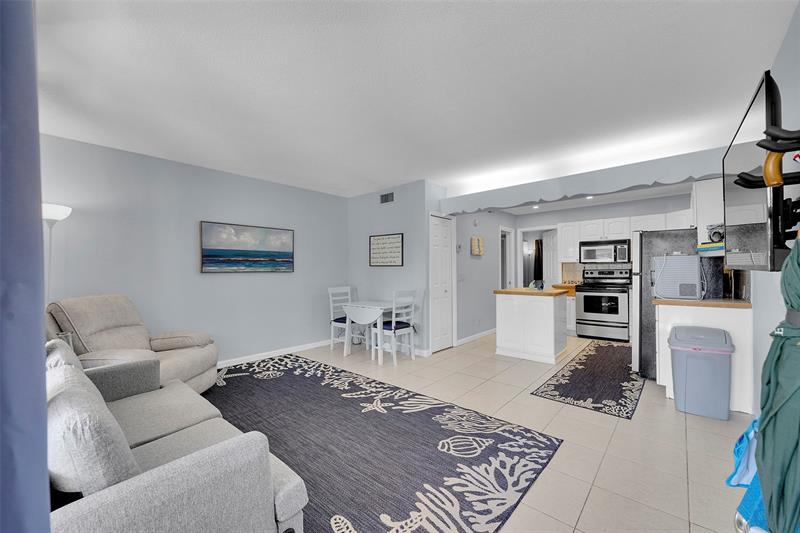 Image 7 of 22 For 4627 Bougainvilla Dr  1a