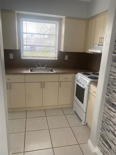 Image 4 of 8 For 7221 Venetian St  1