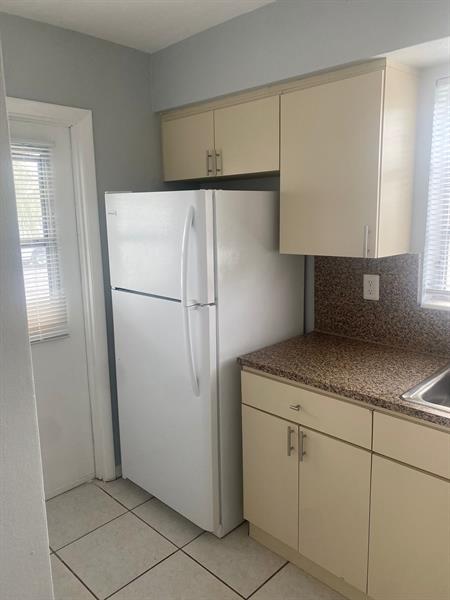 Image 5 of 8 For 7221 Venetian St  1