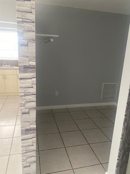 Image 6 of 8 For 7221 Venetian St  1