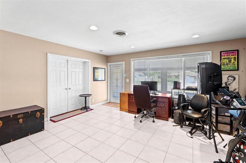 Image 12 of 29 For 271 8th Ave  