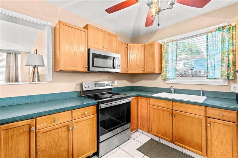 Image 7 of 29 For 271 8th Ave  